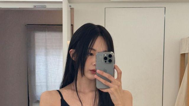 끈적끈적한 여름엔 쿨한 블랙 톱!