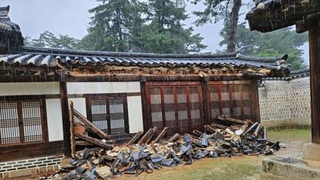 지붕 무너지고 싱크홀까지…'물 폭탄'에 국가유산 피해 잇달아