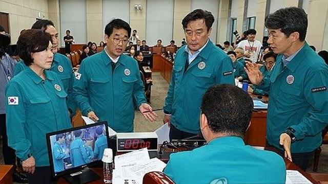 野, '전국민 25만원' 행안위 강행처리…與 