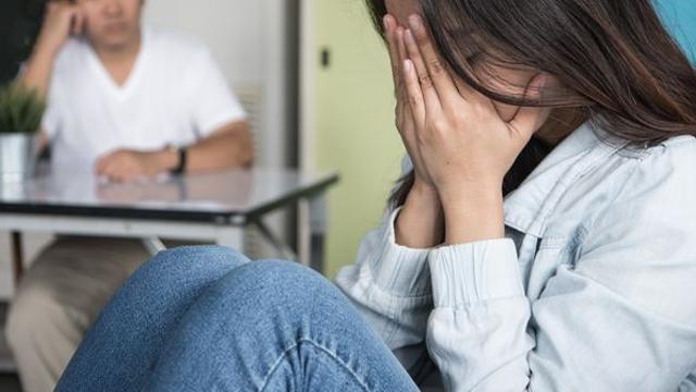 “절친한 사촌 언니에게 애 맡겼는데 안방서 제 남편과 관계 맺는 모습을 목격했습니다”