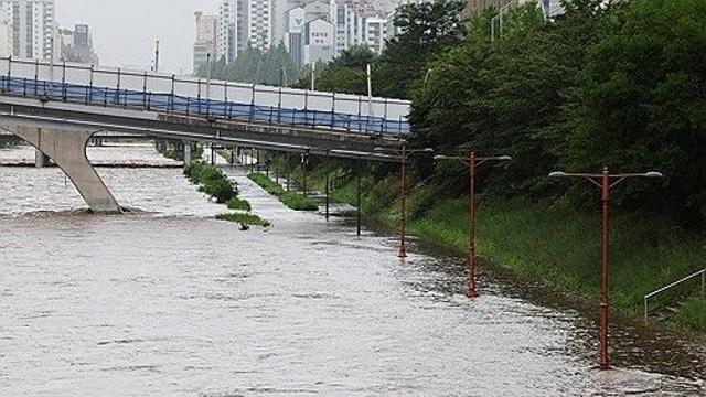주말에도 장마…일부 지역 강한 비소식 속 무더위 이어져
