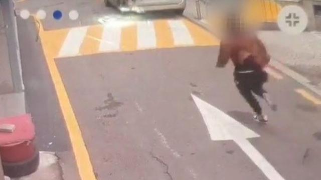 길가던 女 ‘사커킥’ 날린 40대…무기징역 구형에 “고의 없었다”