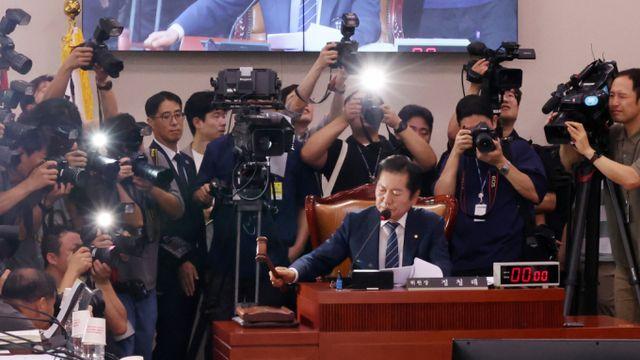 '尹탄핵 청원 청문회' 개의, 與의원 참여… 신원식·김계환 증인 불출석