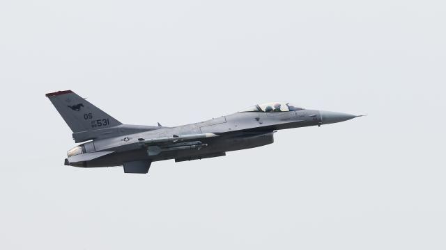 주한미공군 F-16 8대, 군산서 오산기지로 1년간 임시 재배치