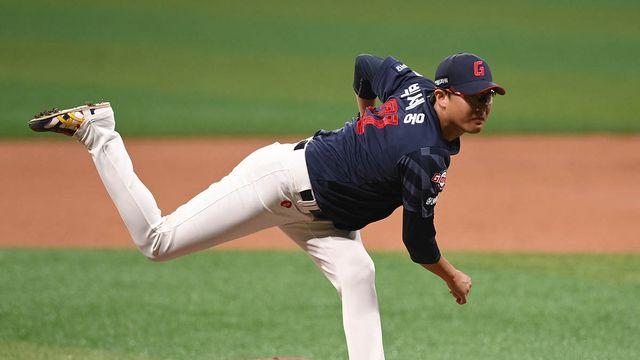 '8이닝 9K 3실점' 박세웅, 김태형은 어떻게 봤나…