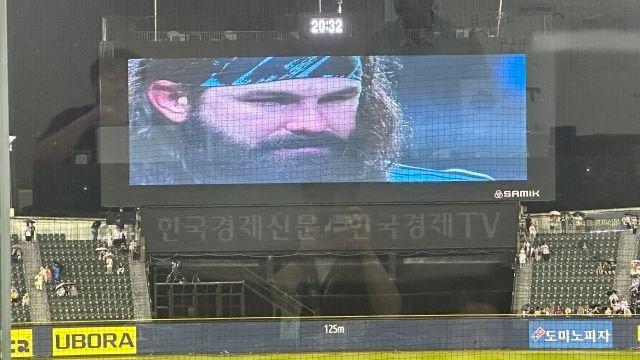 '2⅔이닝 무실점→노게임' 켈리의 고별전에 하늘도 울었다…'6년 동행 마침표' 참았던 '눈물' 쏟아낸 잠실예수 [MD잠실]