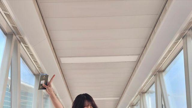 와이드팬츠+티셔츠... 정은지, 세상 편해보이는 공항패션