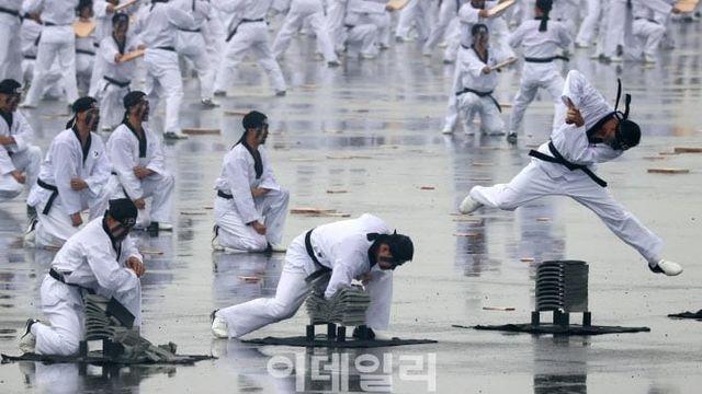 한국 군대가 하는 것 중 가장 비생산적인 것wow