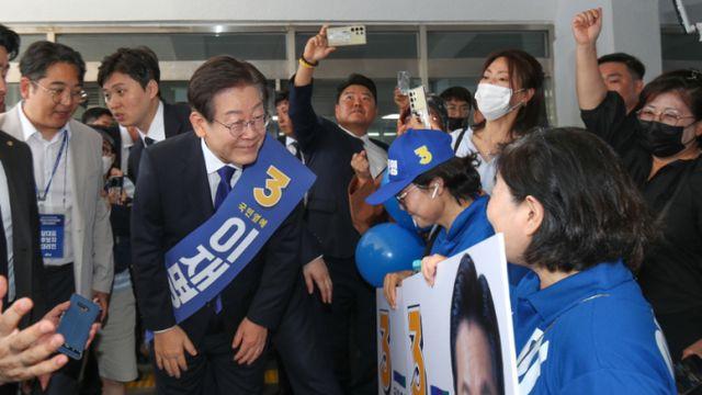 '82.5% 이재명, 민주 당대표 제주 경선 압승… 김두관. 15.01%