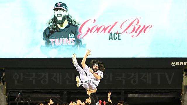 교체 위기 넘겼고, 끝까지 함께하려 했는데…LG는 왜 켈리를 급하게 떠나보냈나 [잠실 현장]