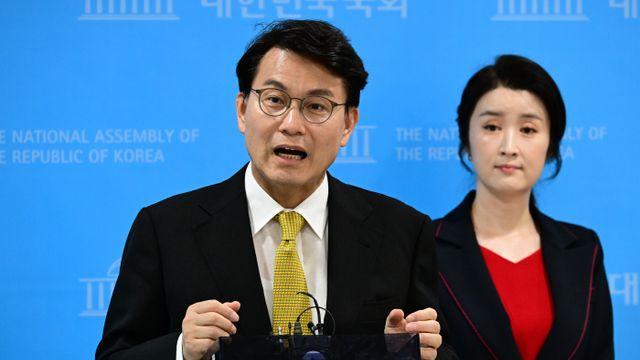[포토] 윤상현 국민의힘 당 대표 후보 취재진 질문에 답변