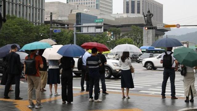 출근길 주의… '오늘날씨' 수도권 물폭탄… 남부지방은 폭염 경보
