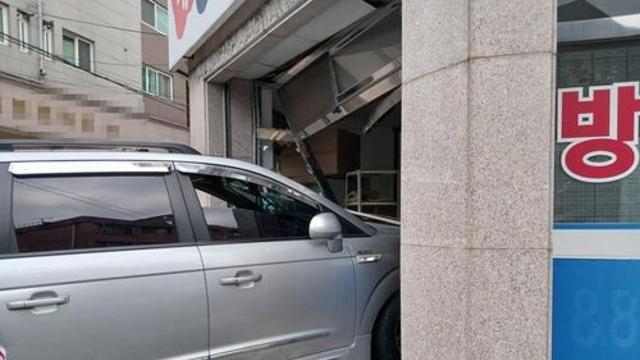 인천서 음주운전 SUV 상가 돌진…50대 운전자 입건