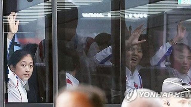 [올림픽] '첩보작전 방불' 북한 선수단 파리 도착…8년 만의 올림픽 복귀
