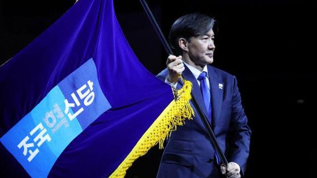 '찬성 99.9%' 조국, 조국혁신당 대표 재선출