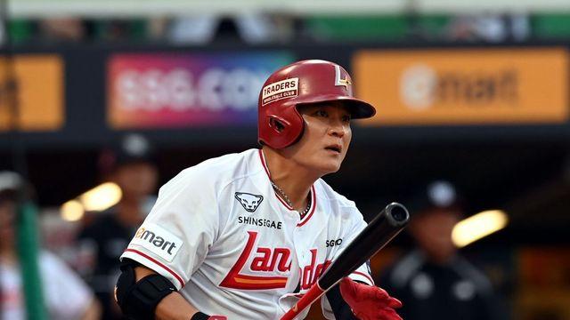 ‘42세 8일’ SSG 추신수, KBO 타자 최고령 출전 타이기록…전 롯데 호세와 나란히