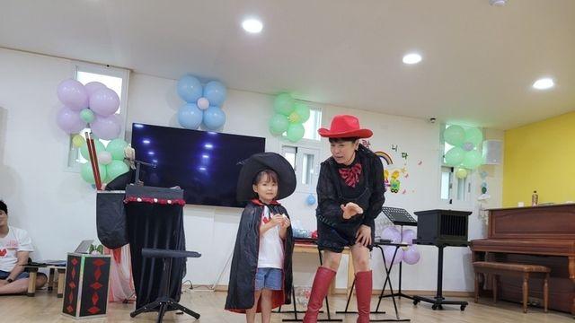 최승희 마술사 “여름성경학교 ‘복음매직’ 선사