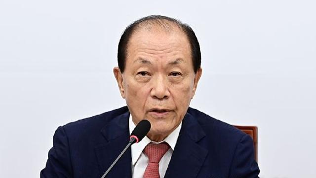 황우여, 대법 '동성부부 건보 피부양자 인정' 우려…