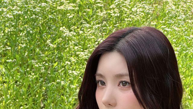 권은비, 신록의 자연을 배경으로 청순미 가득한 여신으로 변신