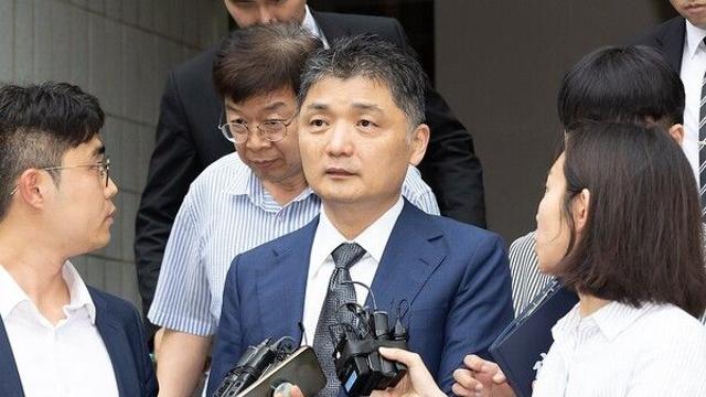 ‘SM 시세조종 의혹’ 카카오 김범수 구속…카카오 “경영 공백 최소화”…그룹 주가 일제히 하락