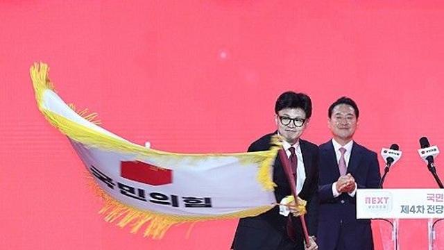 與 신임지도부, 현충원 참배…韓, 홍철호 정무수석 접견