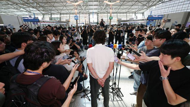 [오피셜] ‘유럽파 면담 끝’ 홍명보 감독, 금일 아닌 25일 귀국 예정 “공식 미디어 활동 X”
