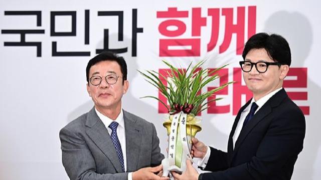 한동훈 '당대표' 첫 시험대…'키'는 尹이 쥐었다