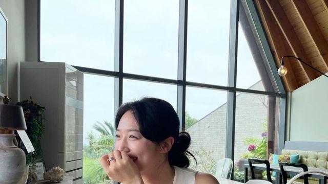 표예진, 트렌디한 블랙앤화이트 스타일로 매력 발산