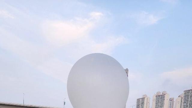 대통령실 청사 내 北 오물 풍선 낙하…긴급조치