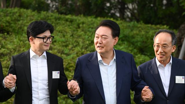 윤석열·한동훈 '러브샷' 만찬…尹 