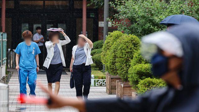 [내일날씨] '중복' 속 폭염특보…곳곳 소나기