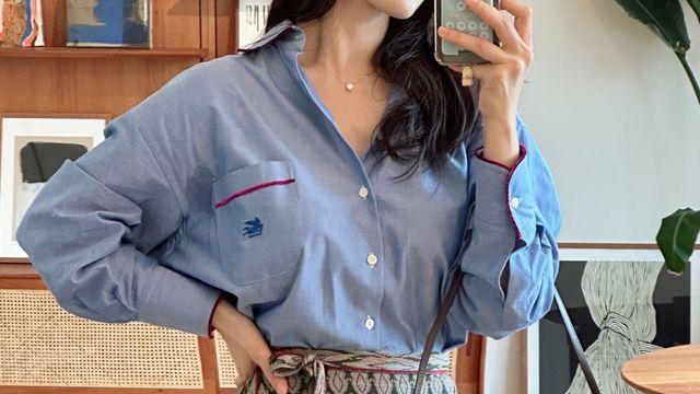 한지혜, 랩스커트와 블루 셔츠로 우아한 일상 속 패션 완성