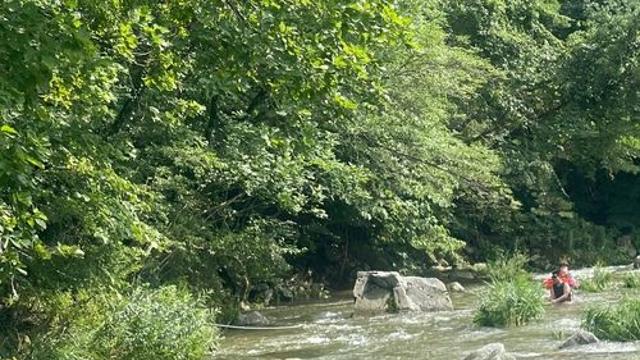 빗물에 불어난 계곡서 물놀이하다 급류 휩쓸려…2명 구조