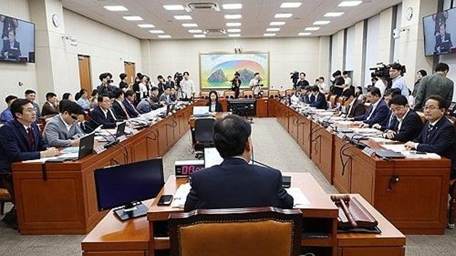 정무위, '김여사 명품백'·'이재명 헬기이송' 조사종결 논란(종합)