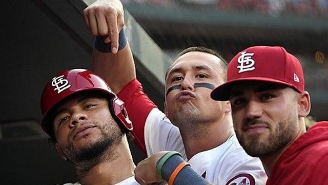 MLB서 나온 '귀 가리고 주먹 드는 세리머니'…트럼프 지지 논란