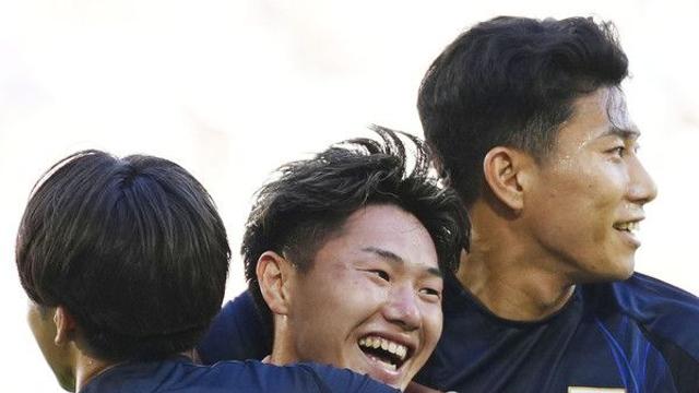 ‘그와중에 화력폭발’ 일본 올림픽 축구, 파라과이 5-0 대파 ‘한국은 구경만’