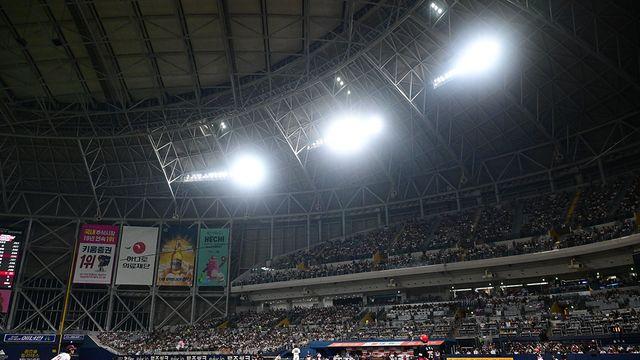 KIA-키움전, 1만6000석 꽉 찼다…고척돔 시즌 7번째 매진 [고척 라이브]