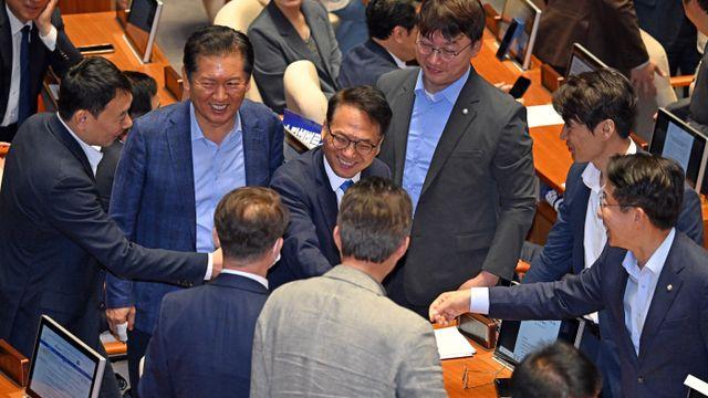 [포토] 무제한토론 마친 박선원 의원