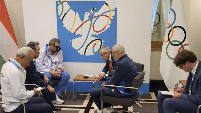 '한국이 북한' 쇼크→바흐 IOC 위원장, 윤 대통령과 통화…