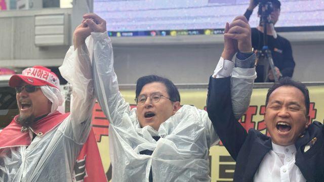'높이 뻗은' 부방대의 손…