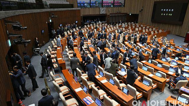 [포토] '방문진법' 필리버스터 시작…野 우르르 퇴장