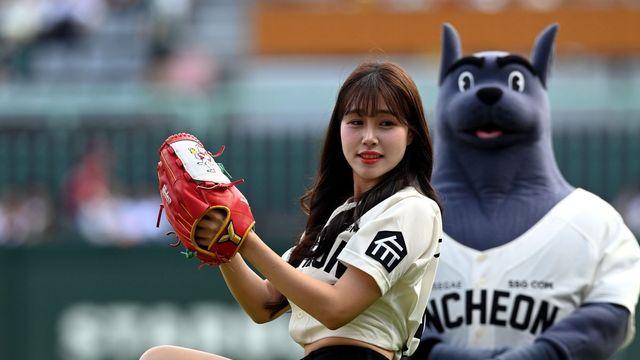 김도아 치어리더 ‘늘씬한 각선미 와인드업~’