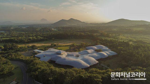 제주 포도호텔, ‘Artful Stay’ 패키지 신규 출시...수풍석 박물관 투어부터 포도뮤지엄, 왈종미술관 입장권까지