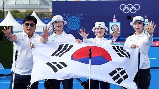 여자양궁 단체전 금메달 경기 지켜보던 스타들 “심장 떨어질 뻔했다” (이유)