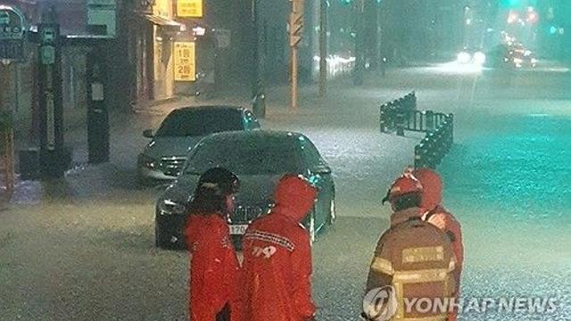 폭염·폭우에 일하는 기사들…