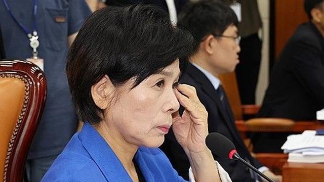 최민희, 탈북민 與의원에 
