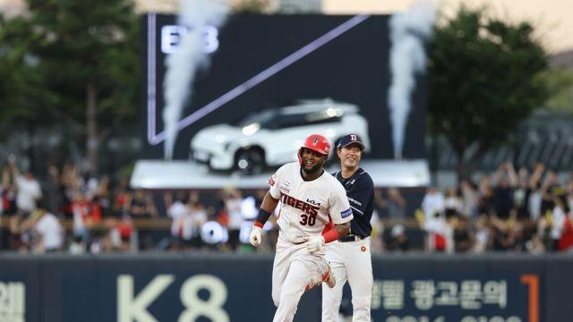 ‘앞 유리 직격’ KIA 소크라테스, 2024 기아 홈런존 두 번째 주인공…기아 ‘EV3’ 증정, 개인 두 번째