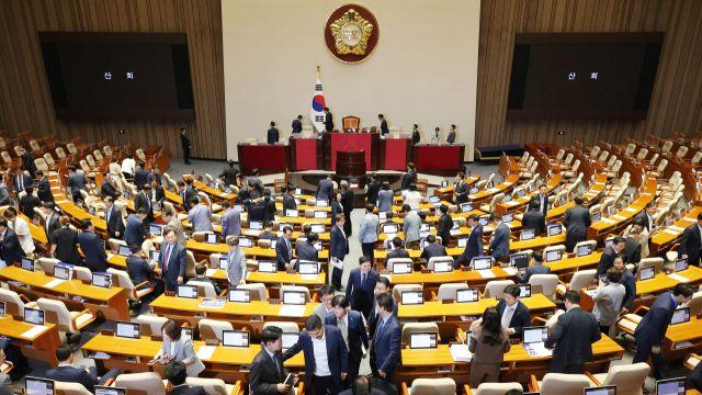 '방송 4법' 모두 국회 통과…5박 6일 지구전, 결국은 또 거부권