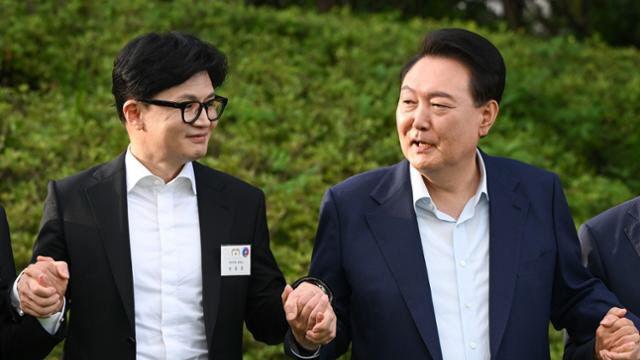 윤 대통령-한동훈, 용산서 비공개 회동…만찬 후 6일만