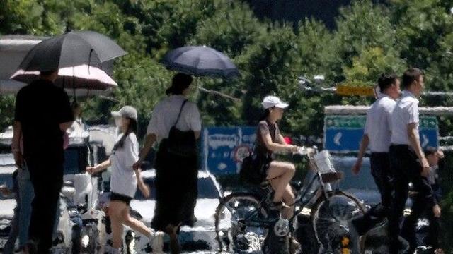 [날씨]오늘 낮 최고 36도 불볕더위 계속…곳곳 소나기